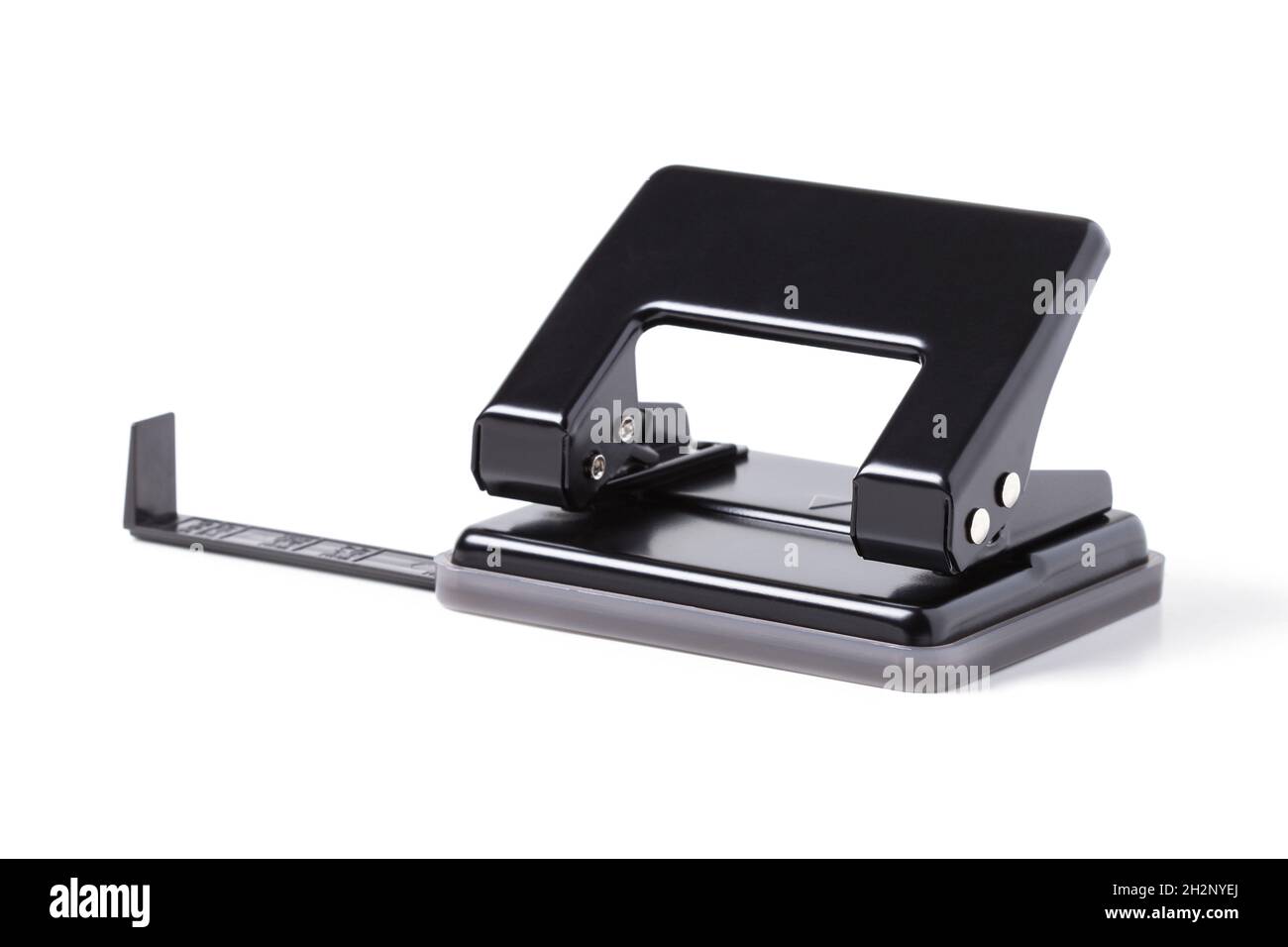 Perforazione per ufficio in primo piano isolato su bianco Foto Stock