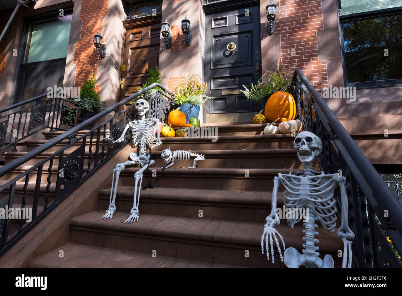 Le decorazioni annuali di Halloween sono decorate nell'Upper East Manhattan NYC 2021 Foto Stock