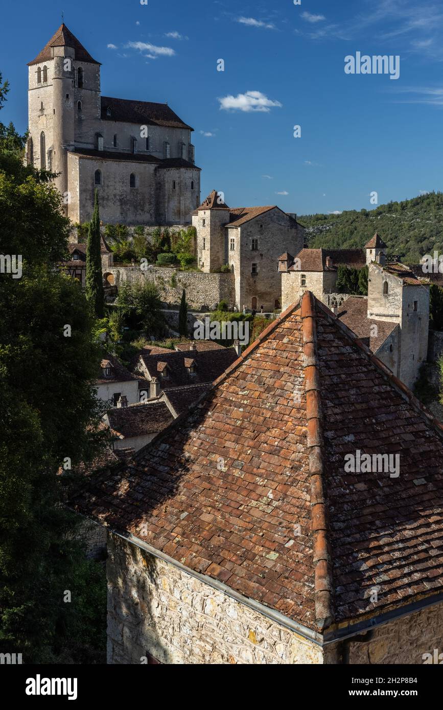 Villaggio collinare di Saint-Cirq-Lapopie nella Valle del Lot, Occitanie, Francia Foto Stock