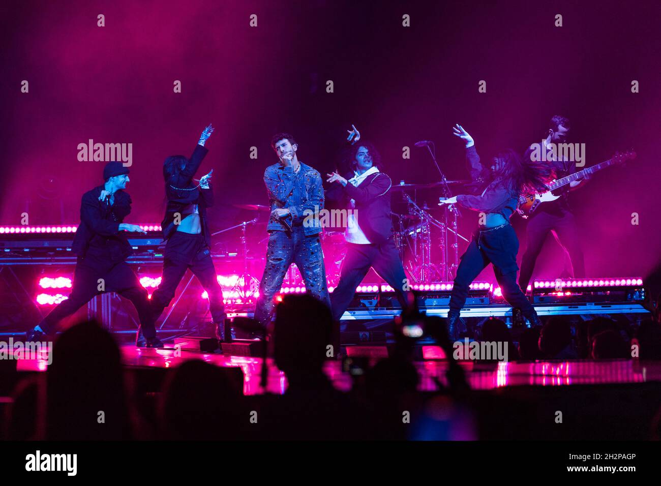 Miami, Florida, Stati Uniti. 22 ottobre 2021. Sebastián Yatra si esibisce alla FTX Arena il 22 ottobre 2021 a Miami, Florida. Credit: Mpi140/Media Punch/Alamy Live News Foto Stock