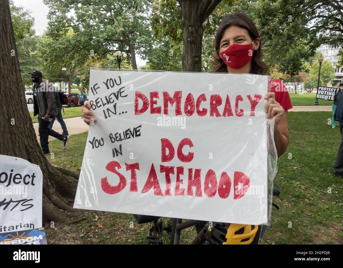 Protestando contro la recente legislazione anti-voter negli stati di tutto il paese, dimostranti alla libertà di votare rally vicino al Campidoglio degli Stati Uniti per il congresso di pressione per passare la legge di libertà di voto, il John Lewis voting Rights Advancement Act, ed emanare le fatture DC statehood. Washington, DC, 23 ottobre 2021 Foto Stock