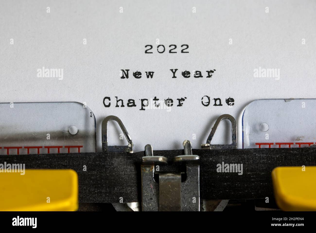 Vecchia macchina da scrivere con testo 2022 nuovo anno Capitolo uno Foto Stock
