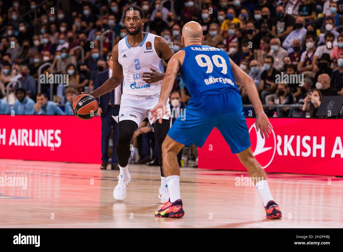 Jordan Loyd of Zenit St Petersburg durante la partita di basket Turkish Airlines Eurolega tra il FC Barcelona e Zenit St Petersburg il 22 ottobre 2021 al Palau Blaugrana di Barcellona, Spagna - Foto: Javier Borrego/DPPI/LiveMedia Foto Stock