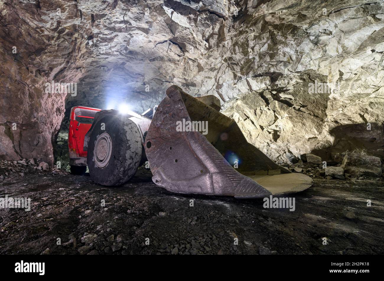 Una macchina di carico sotterranea. Attrezzatura speciale a basso profilo per lavori sotterranei Foto Stock