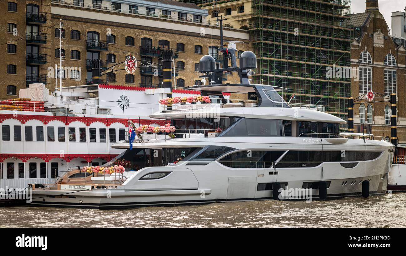 Superyacht Phoenix visita Butler's Wharf, River Thames, Londra, Inghilterra, Regno Unito, REGNO UNITO Foto Stock