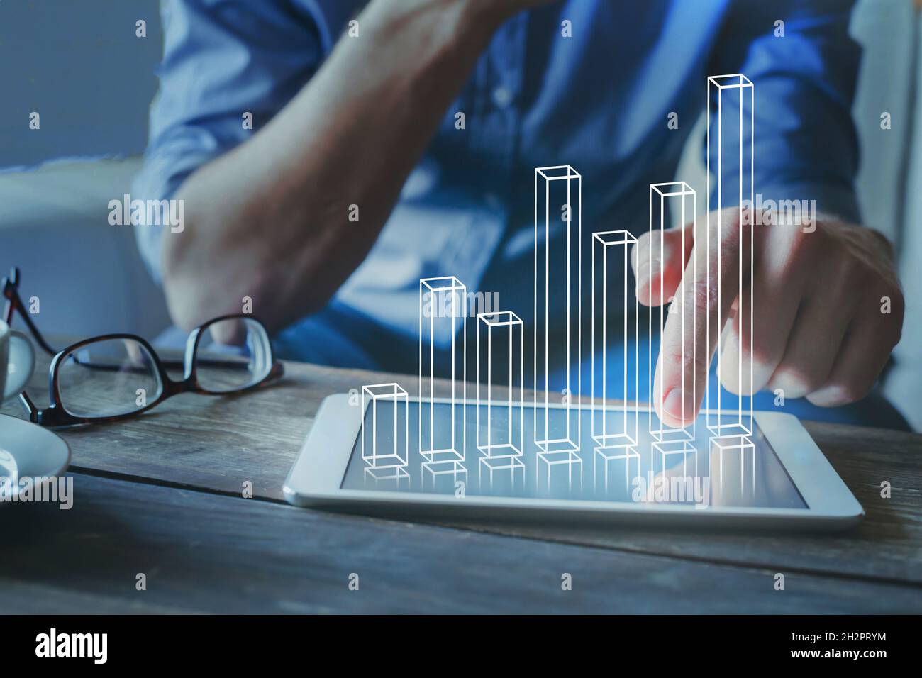 piano finanziario di investimento con grafico, crescita del capitale, analisi aziendale Foto Stock