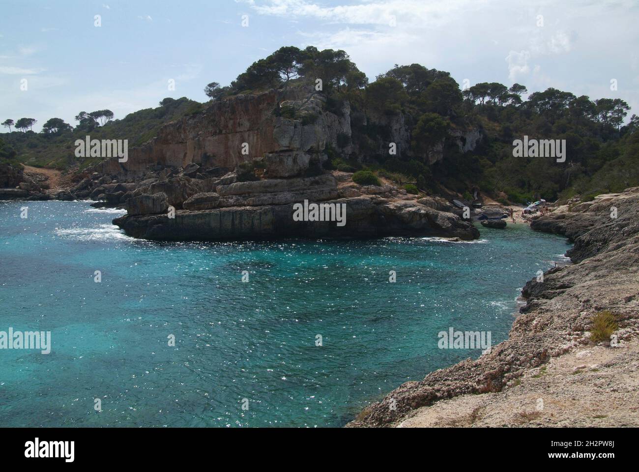 Europa, Spagna, Maiorca, Santanyi, Cala S'Almonia, Felsenküste mit kleiner Bucht Foto Stock