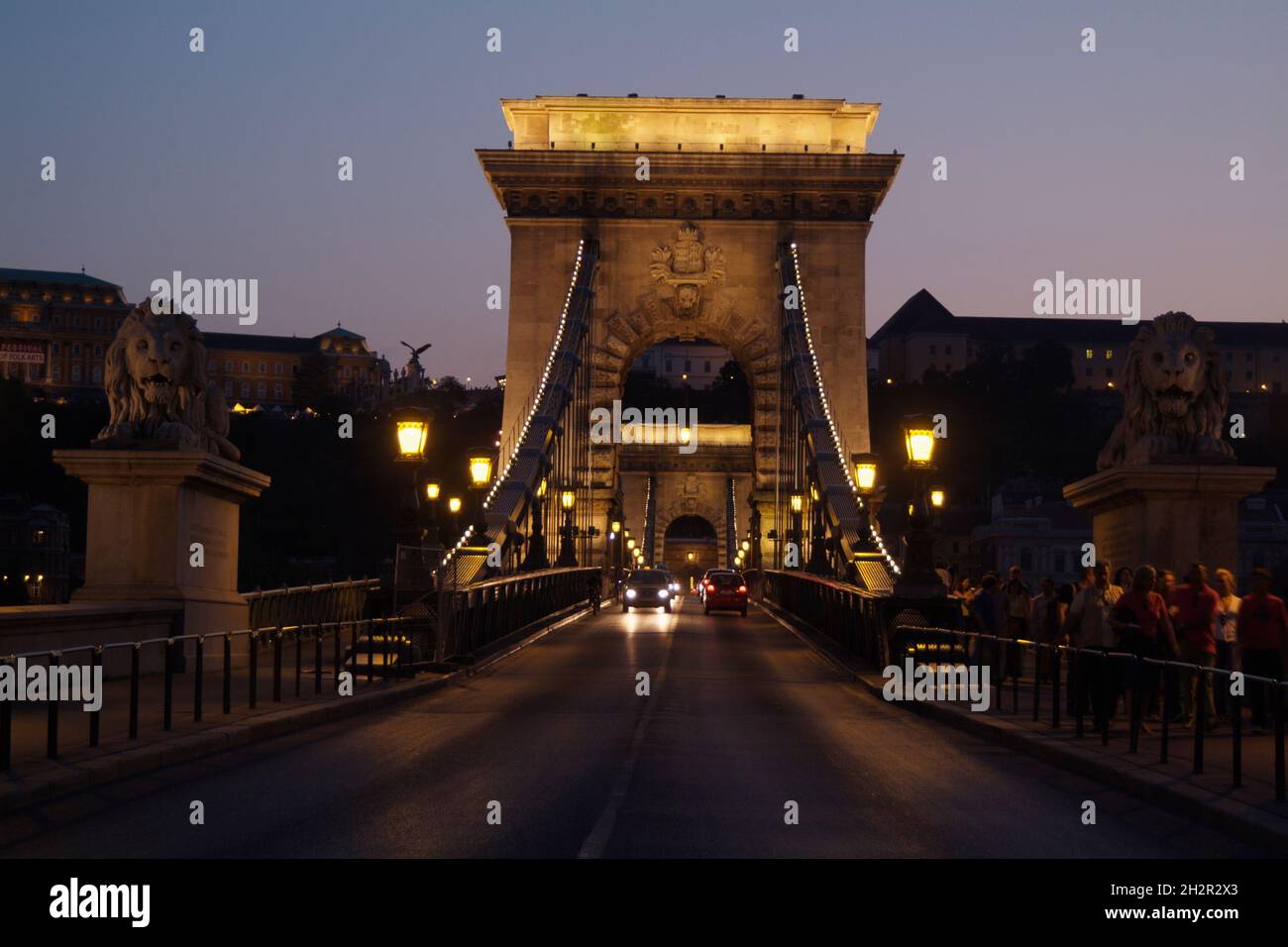 Ungarn, Budapest, Kettenbrücke, Széchenyi Lánchíd, 1839-1849, geplant und gebaut von William Tierney Clark und Adam Clark, Abendstimmung | Ungheria, Bu Foto Stock