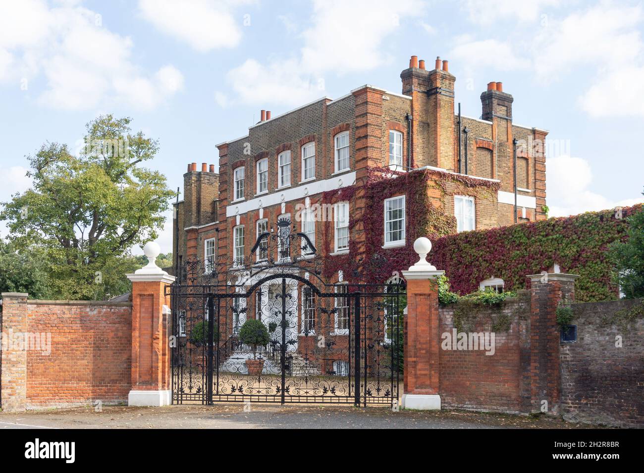 17 ° secolo Melrose House (ex casa di Tommy Steele), Petersham Road, Petersham, Londra Borough di Richmond upon Thames, Grande Londra, Inghilterra, Foto Stock