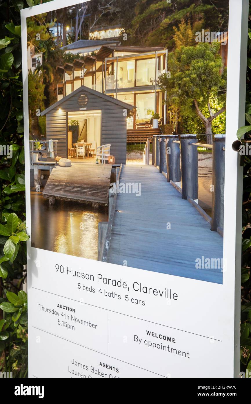 Casa fronte mare con molo privato in vendita, proprietà a Sydney a Clareville spiaggia Pittwater, NSW, Australia Foto Stock