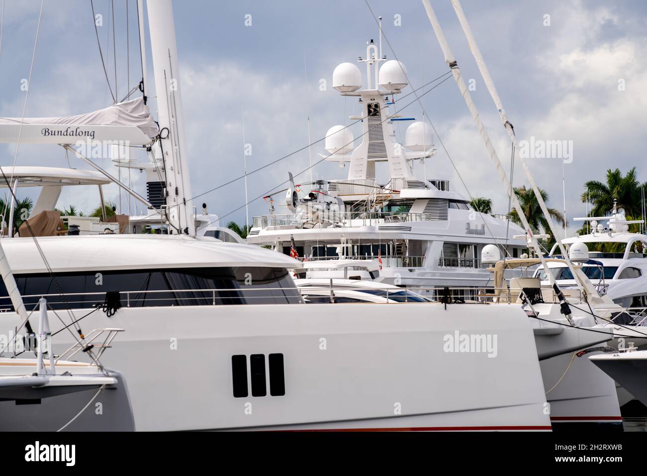 Gruppo di barche in scena allo spettacolo di barche di Fort Lauderdale del 2021 Foto Stock