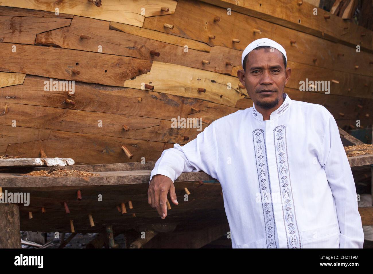 INDONESIA, SUMBAWA È UN'ISOLA INDONESIANA, NEL MEZZO DELLA CATENA DELLE ISOLE DELLA PICCOLA SUNDA, CON LOMBOK AD OVEST, FLORES AD EST. COSTRUZIONE Foto Stock