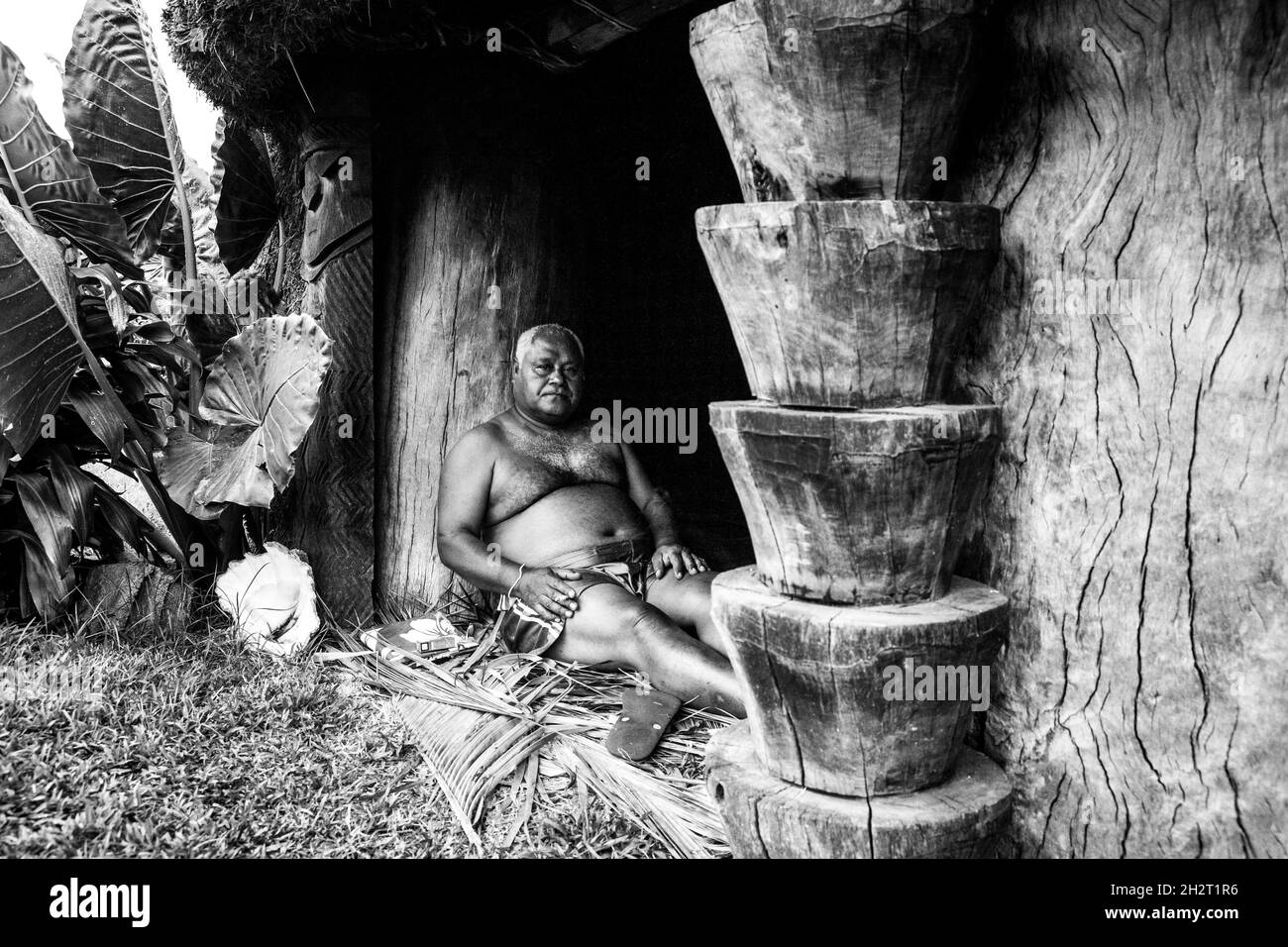 FRANCIA. NUOVA CALEDONIA. ISOLE LOYAUTE. ISOLA DI LIFOU. HNATHALO CAPANNA. PASCAL SIHAZE - CAPO GRANDE Foto Stock