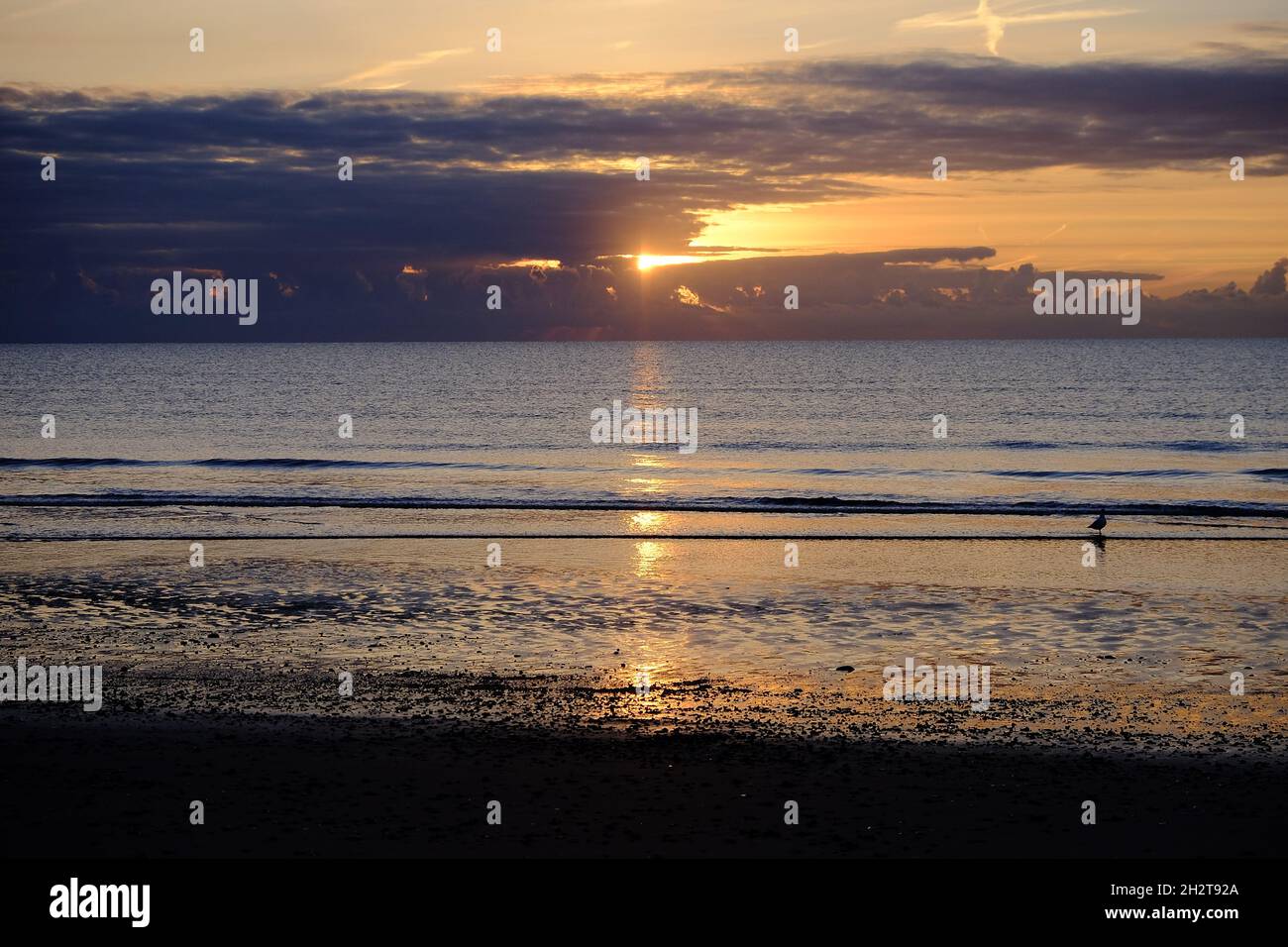 Alba sulla spiaggia di Frinton Foto Stock