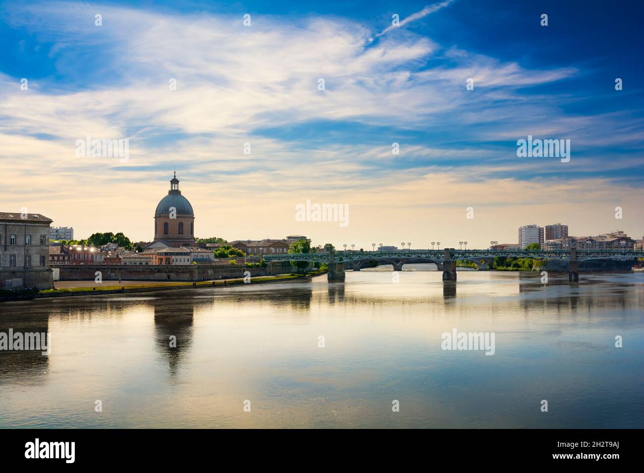 Grave ospedale durante una giornata di sole, Toulouse, Francia Foto Stock