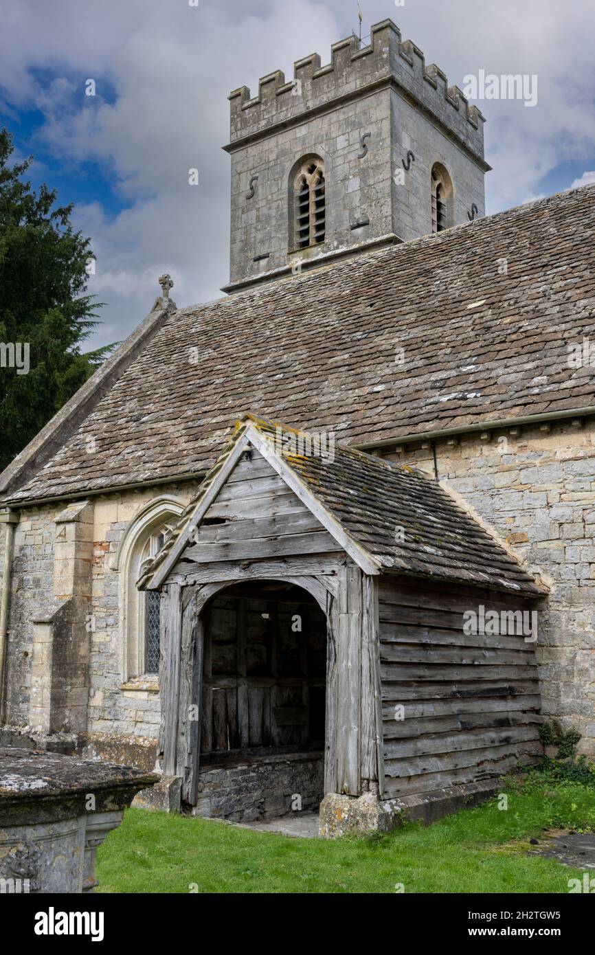 Chiesa parrocchiale di San Giovanni Battista per il villaggio di Elmore, Stroud, Gloucestershire, Inghilterra, Regno Unito. Foto Stock