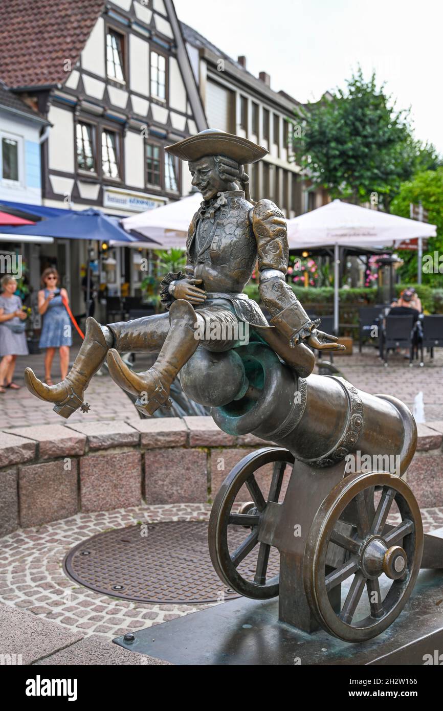 Münchhausenbrunnen, Baron von Münchhausen, Münchhausenstraße, Bodenwerder, Niedersachsen, Germania Foto Stock