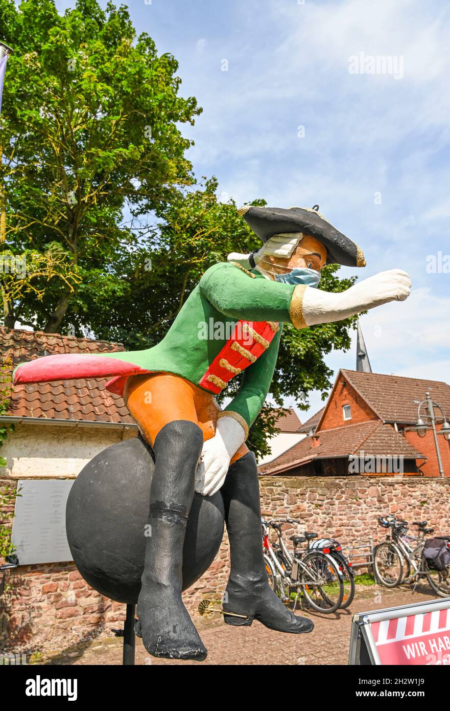 Figur Münchhausen, Ritt Kanonenkugel, Münchhausenmuseum, Münchhausenstadt Bodenwerder, Niedersachsen, Germania Foto Stock