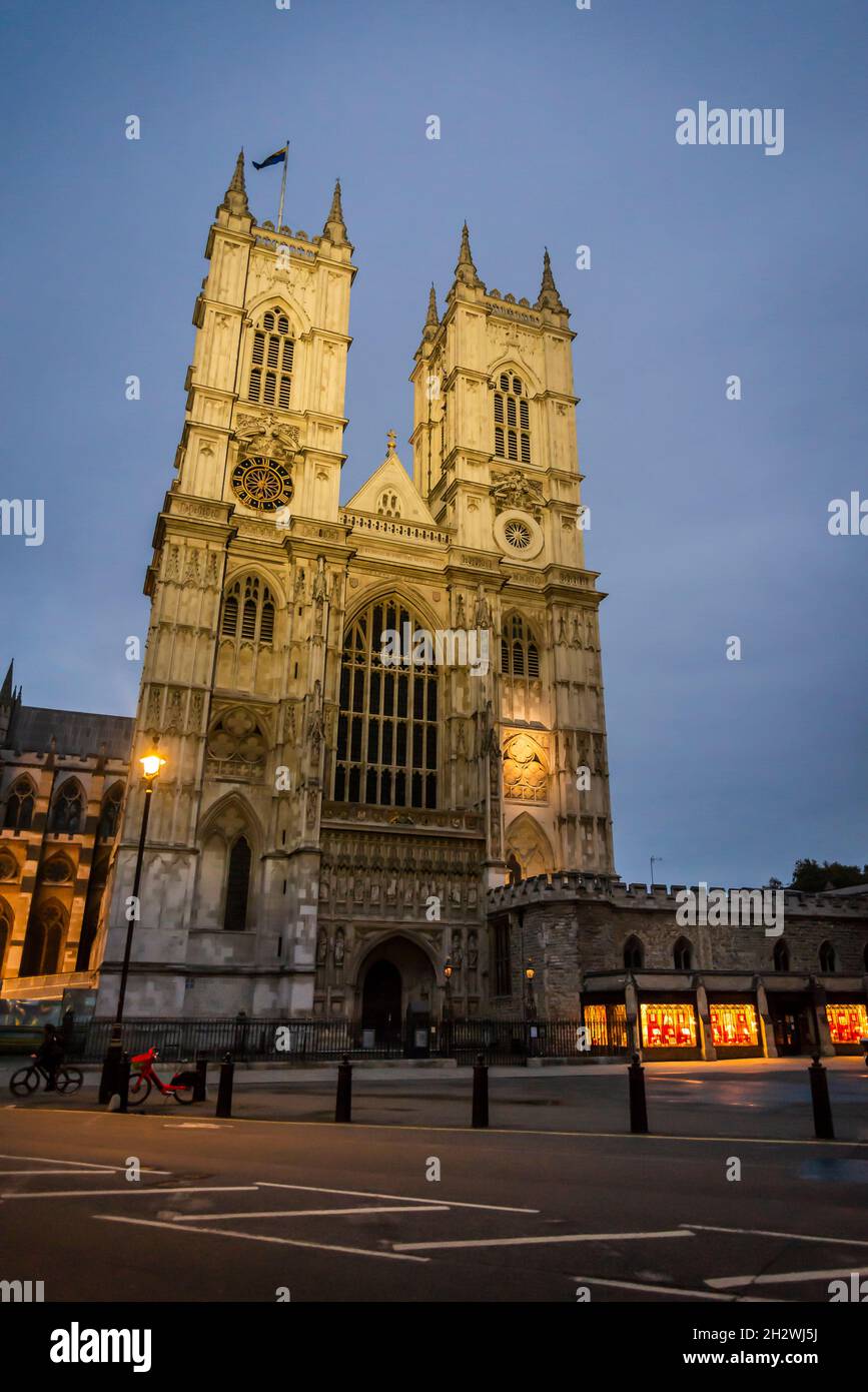 Facciata principale dell'Abbazia di Westminster, una chiesa reale nella città di Westminster, Londra, Inghilterra, Regno Unito Foto Stock