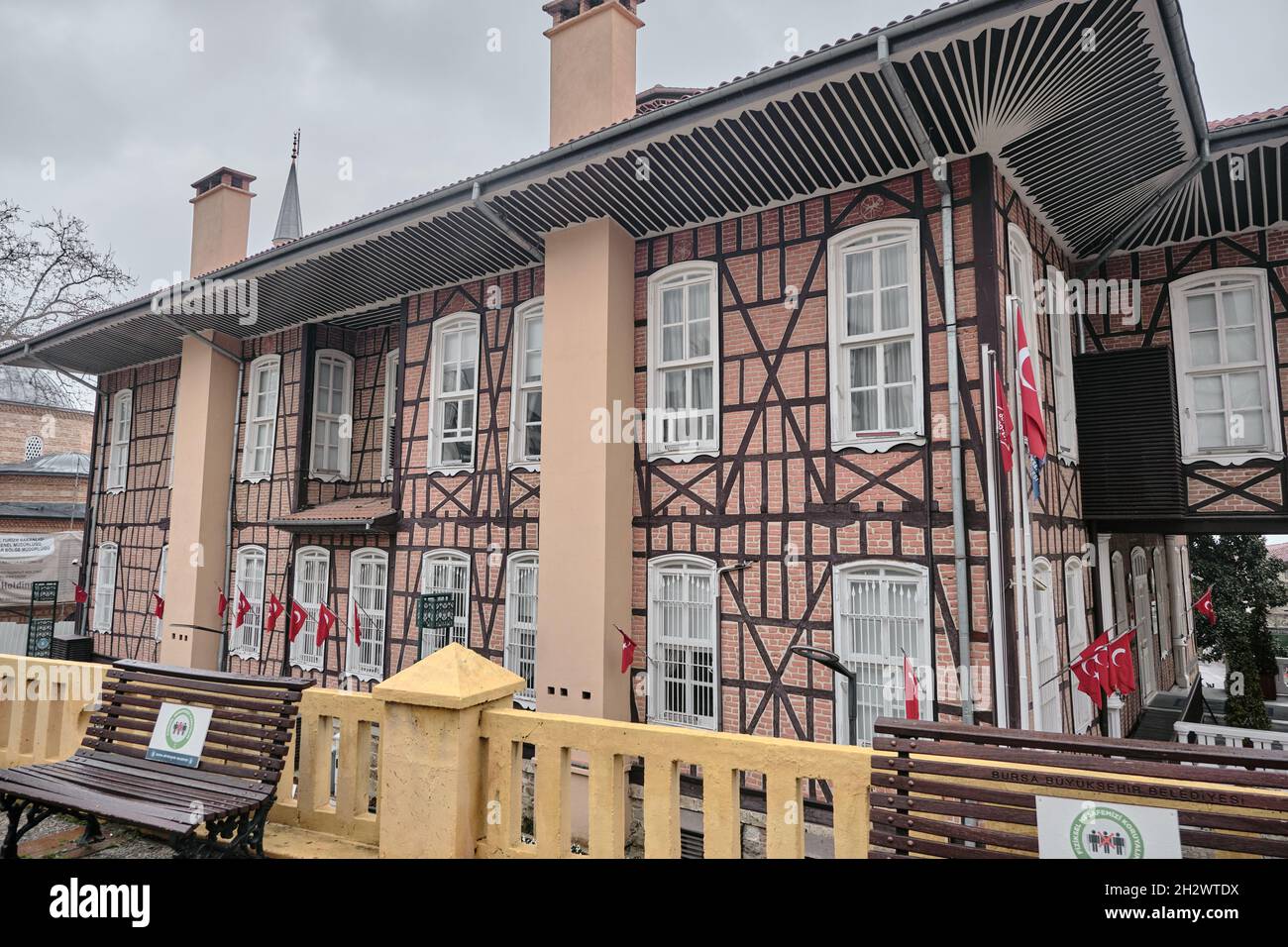 29.03.2021. Bursa. Turchia. Padiglione in vecchio stile ottomano nel centro della Bursa Foto Stock