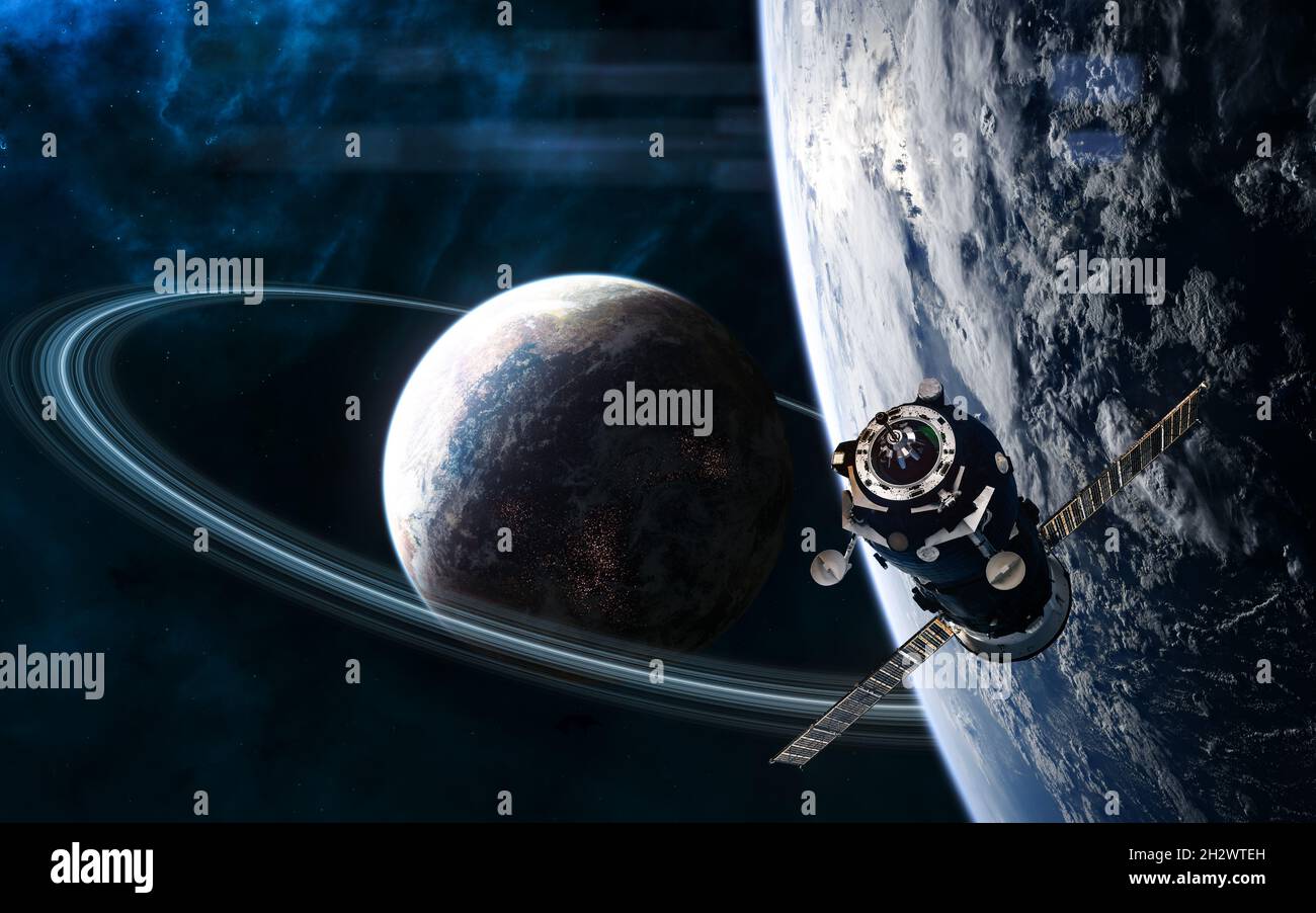 Stazione spaziale sullo sfondo di pianeti spaziali profondi Foto Stock