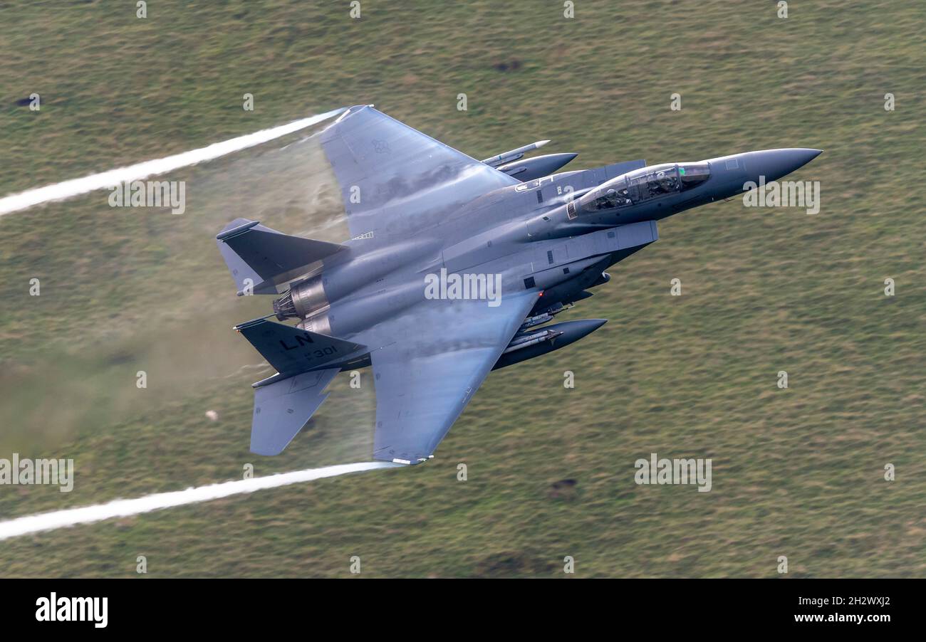 F-15E Sciopero Eagle 'volo di stout' basso livello in LFA7 Foto Stock