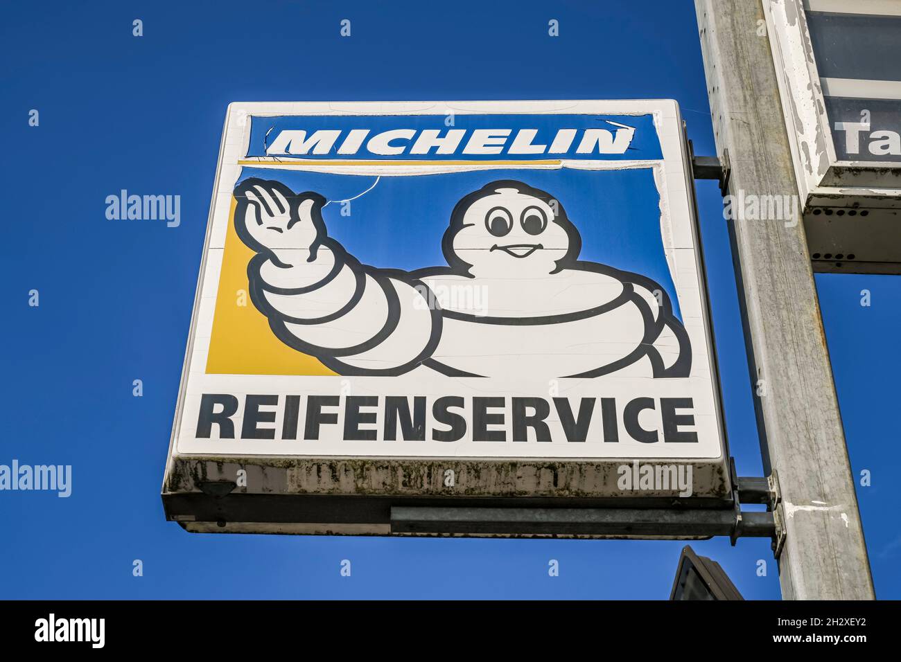 Schild Michelin Reifenservice Foto Stock