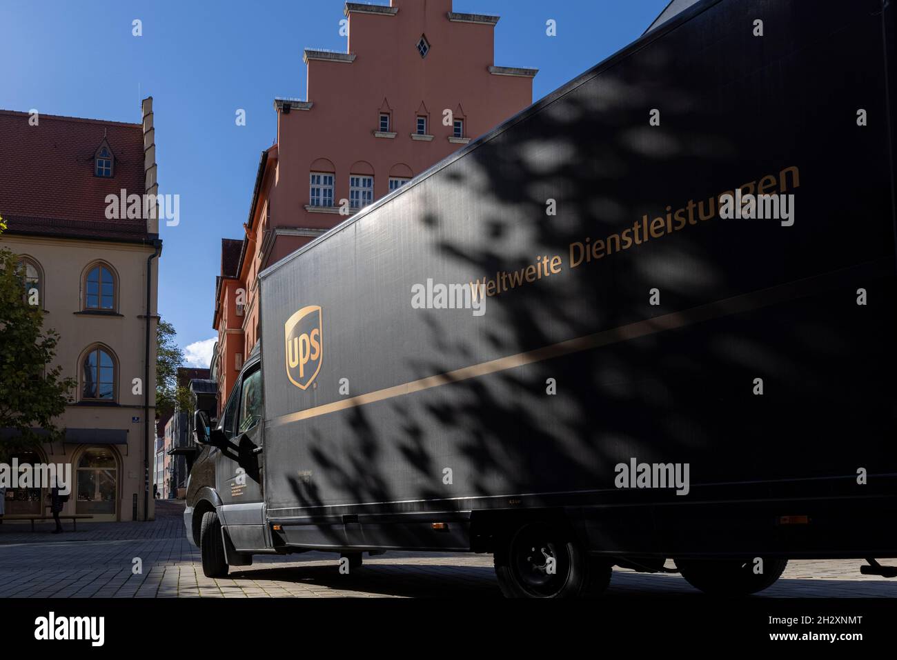 Camion di consegna UPS parcheggiato a Ingolstadt, Baviera. Foto Stock