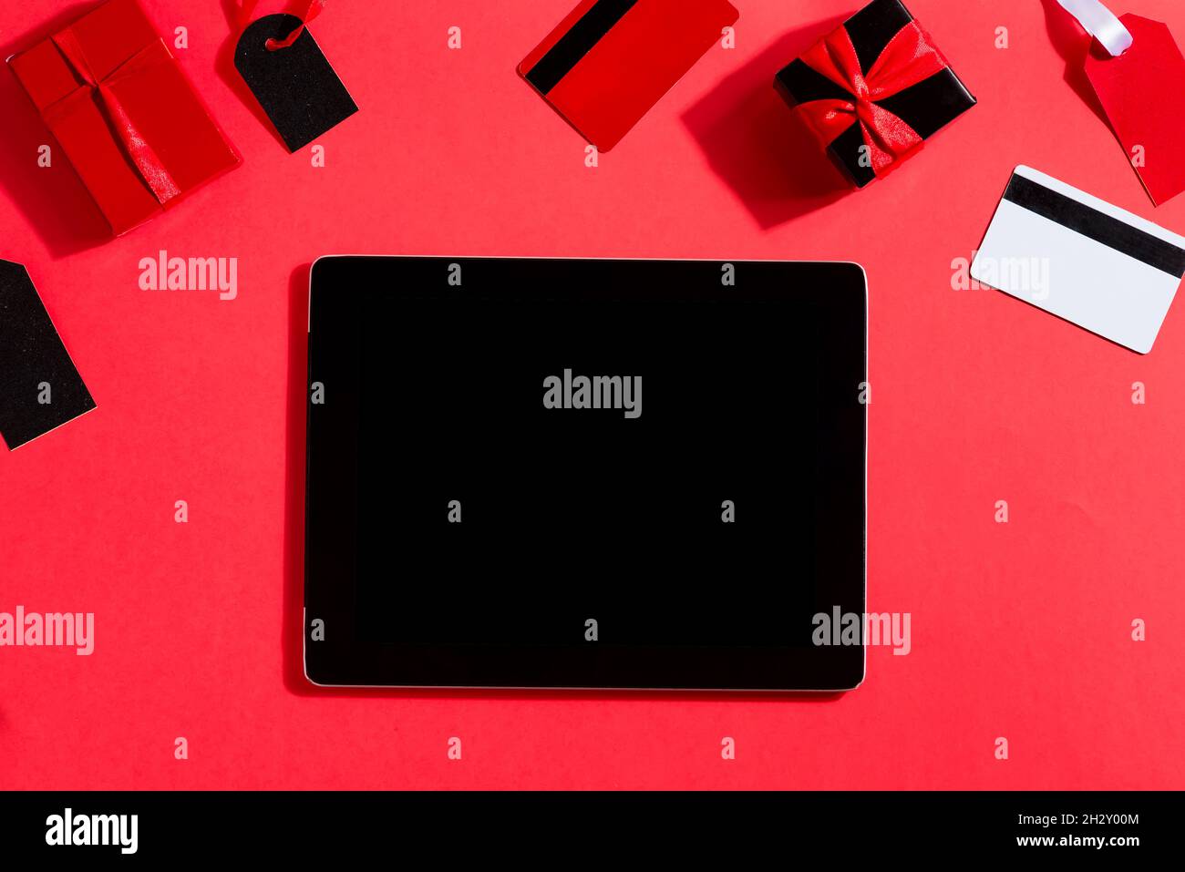 Shopping con tablet e accessori di moda. Foto Stock