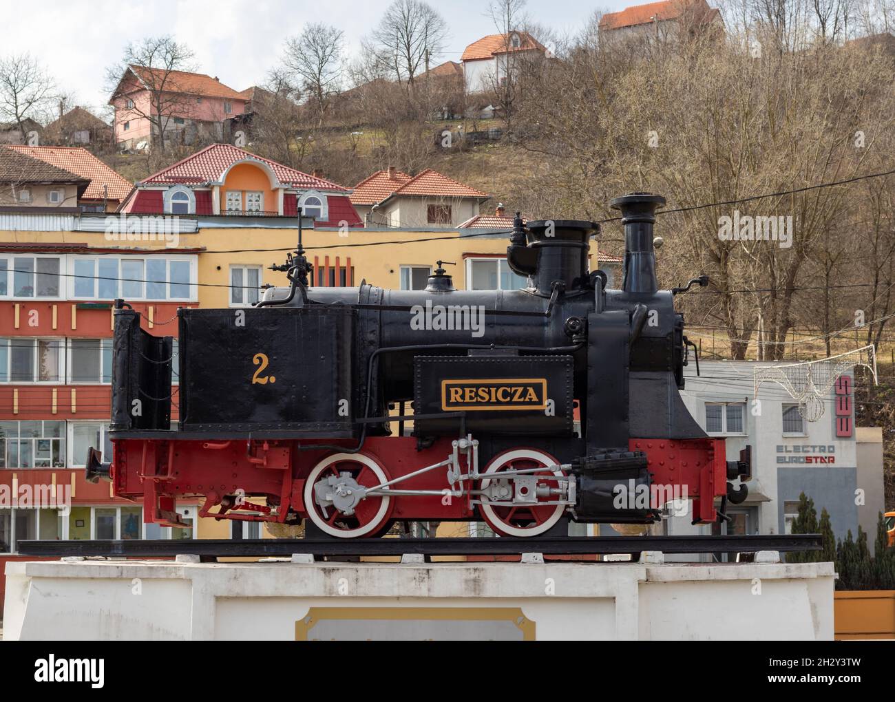 Resita, Romania, 14 marzo 2021: Primo piano della prima locomotiva a vapore prodotta nella città industriale di Resita nella montagna Banat A. Foto Stock