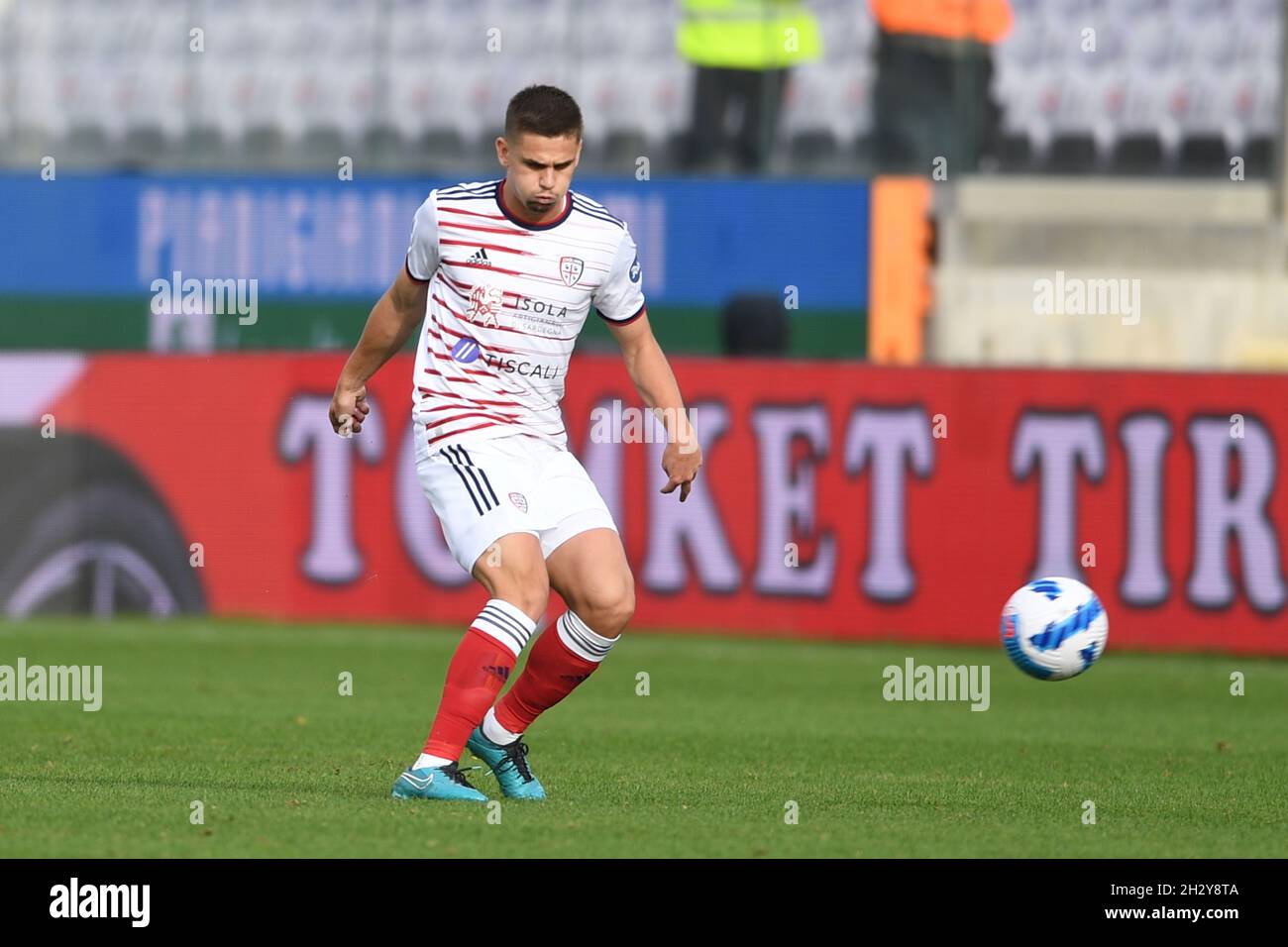 Razvan Gabriel Marin (Cagliari) Durante la partita italiana 'srie A' tra Fiorentina 3-0 Cagliari allo Stadio Artemio Franchi il 24 ottobre 2021 a Firenze. (Foto di Maurizio Borsari/AFLO) Foto Stock