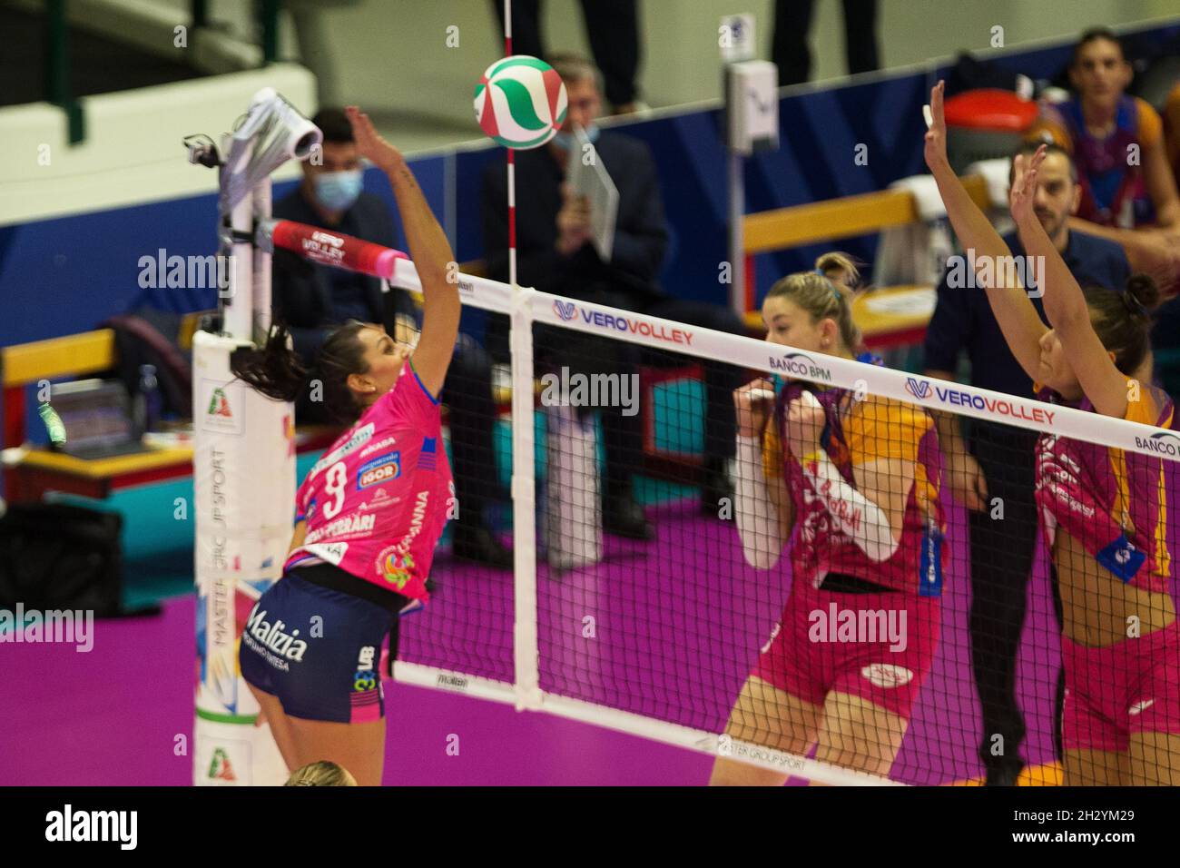 Arena di Monza, Monza (MB), Italia, 24 ottobre 2021, Spike di CATERINA BOSETTI (Igor Gorgonzola Novara) durante il Vero Volley Monza vs Igor Gorgonzola Novara - Pallavolo Serie Italiana A1 Femminile match Foto Stock