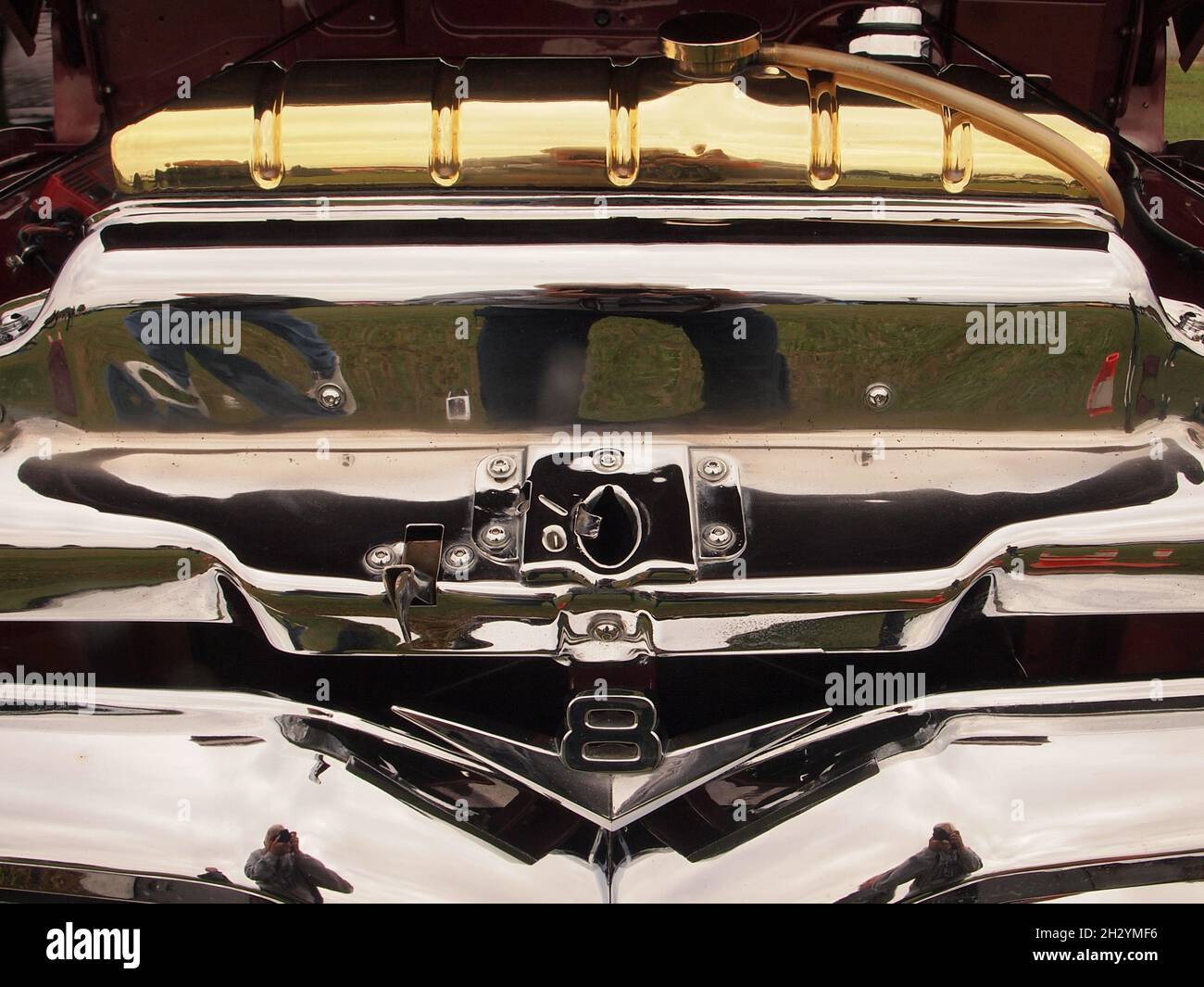 Dettagli di numerose auto classiche e hot rod statunitensi che mostrano la pittura personalizzata e l'attenzione al dettaglio. Mostra di auto tipiche americane in Nord America. Foto Stock
