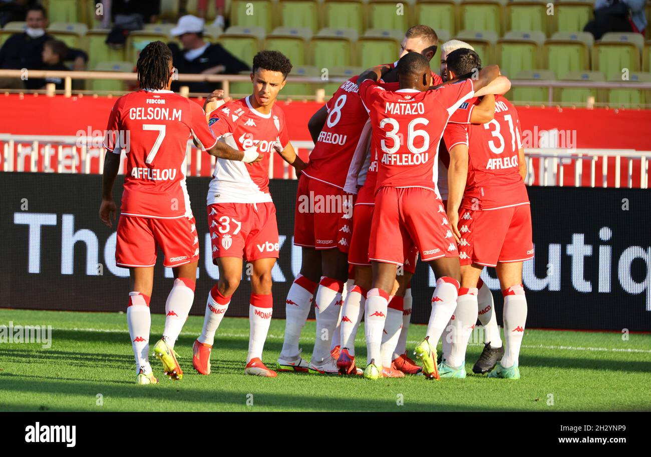 Monaco, Monte-Carlo - 24 ottobre 2021: AS Monaco - Montpellier HSC Football Match allo Stade Louis II con AS Monaco Team che celebra il primo gol. Ligue francese 1, L1. Mandoga Media Germania Foto Stock