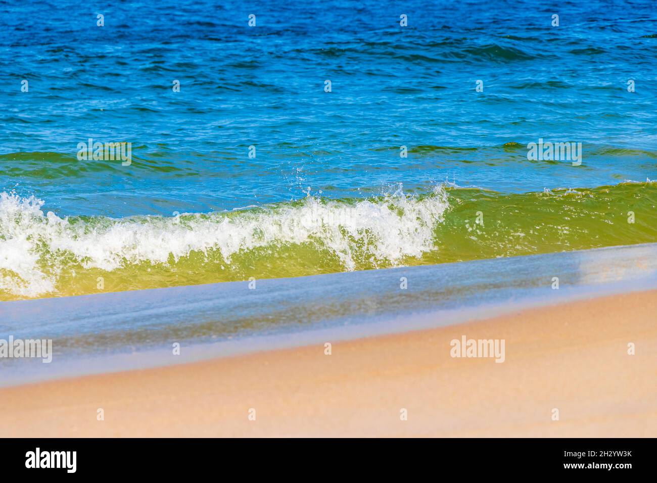 Flamengo Beach mare blu e onde a Guanabara Bay Flamengo Rio de Janeiro Brasile. Foto Stock