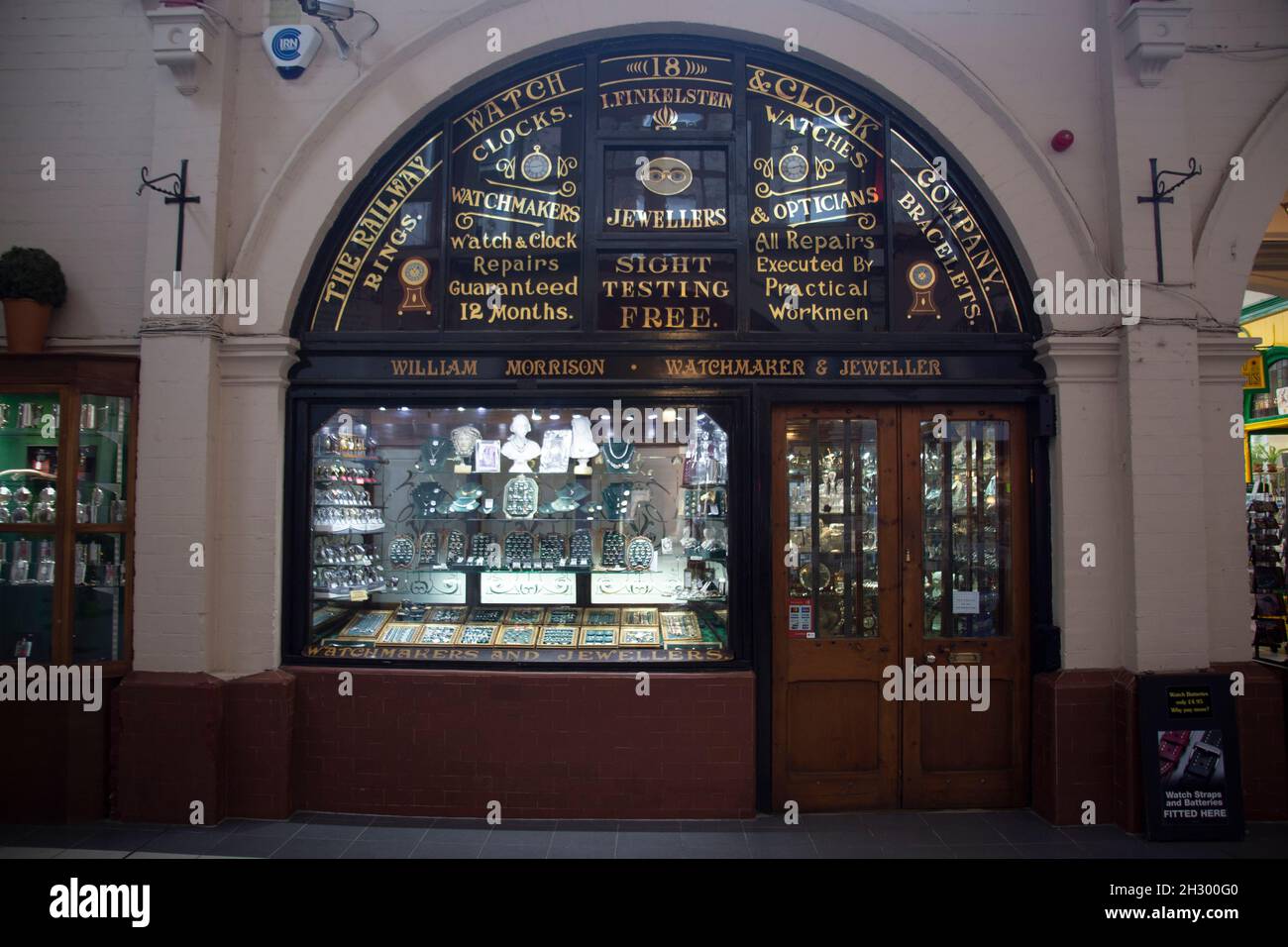 William Morrison Jewelry Shop nel mercato vittoriano, una galleria commerciale coperta, Inverness, Scozia Regno Unito Foto Stock