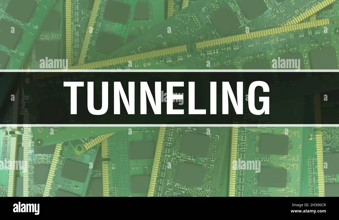 Illustrazione del concetto di tunneling utilizzando il chip del computer nella scheda a circuito stampato. Primo piano di tunneling dello sfondo della scheda dei circuiti integrati. Tunneling su Electron Foto Stock