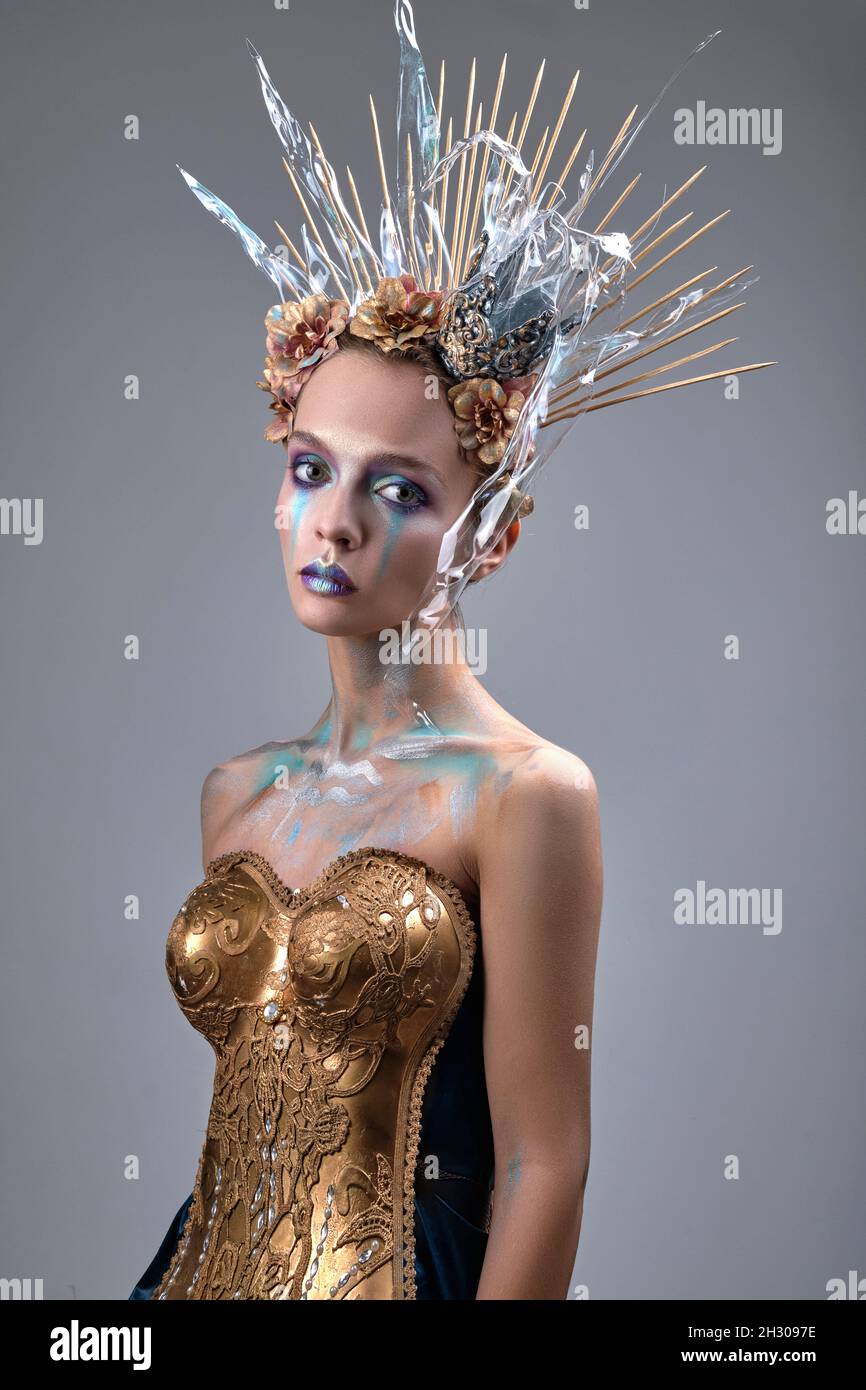 Ragazza in forma di Acquario Foto Stock