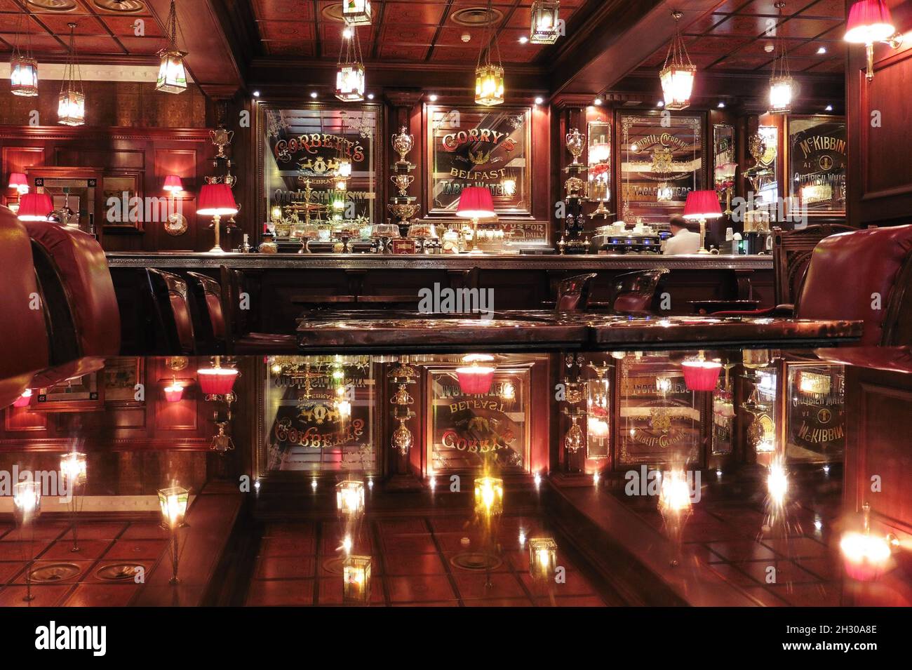 Il magnifico interno del Dark Horse Restaurant a Belfast Foto Stock