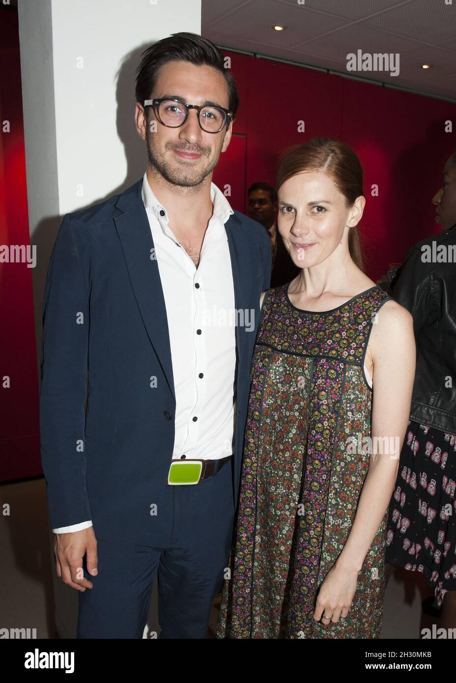 Ferdinand Kingsley e Louise Brealey partecipano alla notte di apertura di Brasil Brasileiro a Sadler's Wells - Londra Foto Stock