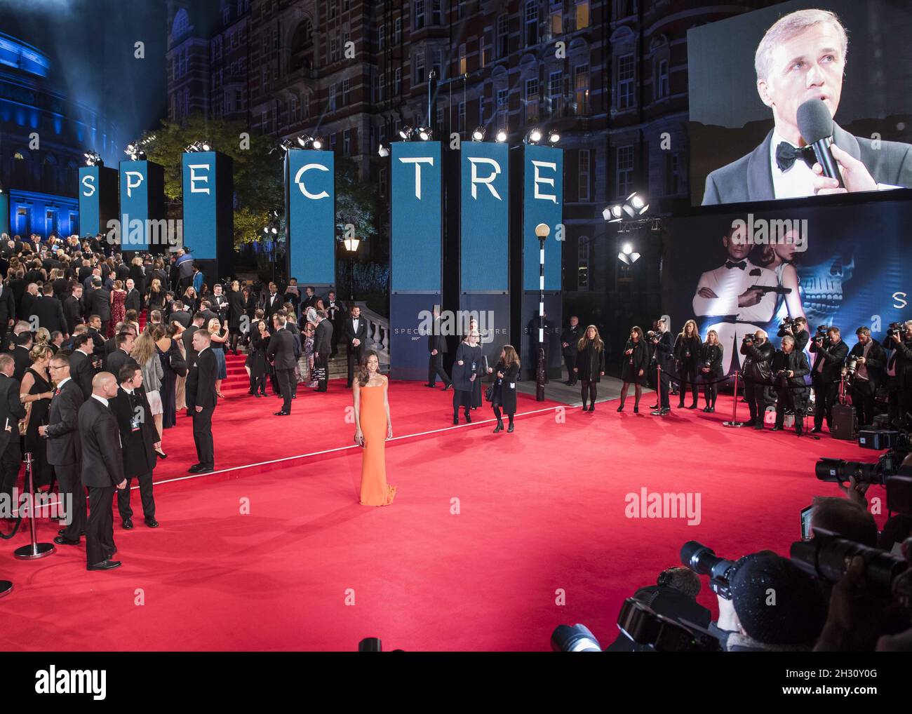 Naomi Harris arriva alla prima Spectre, presso la Royal Albert Hall di Londra. Foto Stock