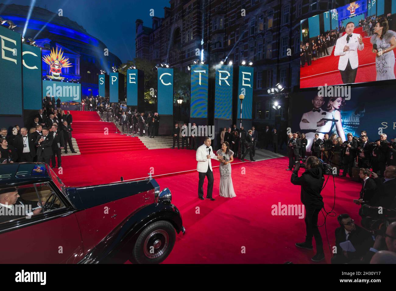 David Walliams e Susanna Reid partecipano alla Spectre World Premiere, presso la Royal Albert Hall di Londra Foto Stock