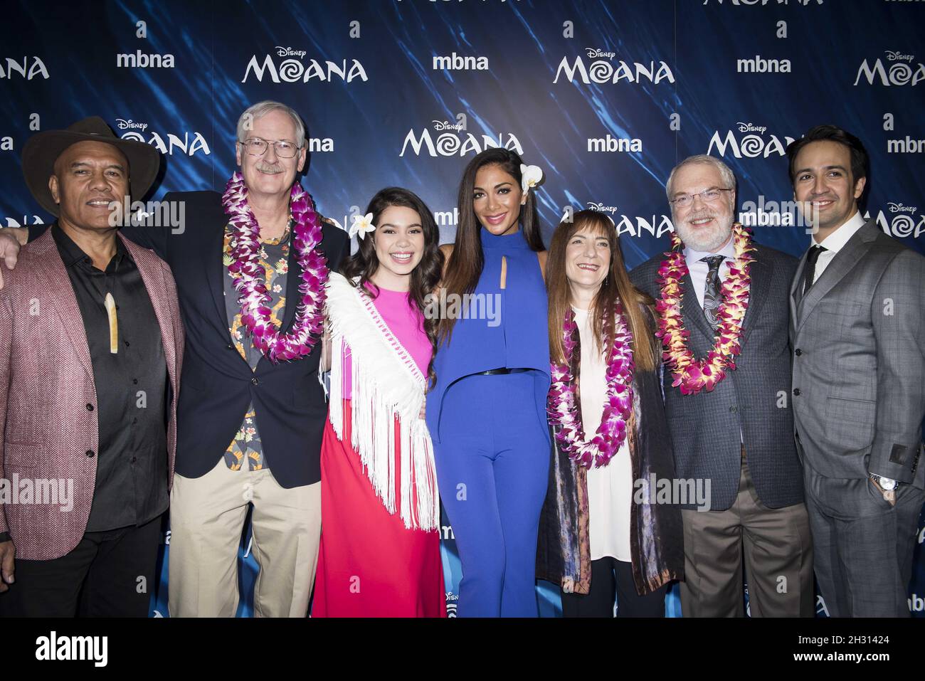 (L-R) Opetaia Foua'l, John Musker, Auli'i Cravalho, Nicole Scherzinger, Osnat Shurer, Ron Clements e Lin-Manuel Miranda partecipano alla proiezione DEL MOANA Gala al BAFTA, 195 Picadilly, Londra. Data foto: Domenica 20 novembre 2016. Il credito fotografico dovrebbe essere: Â© DavidJensen/EMPICS Entertainment Foto Stock