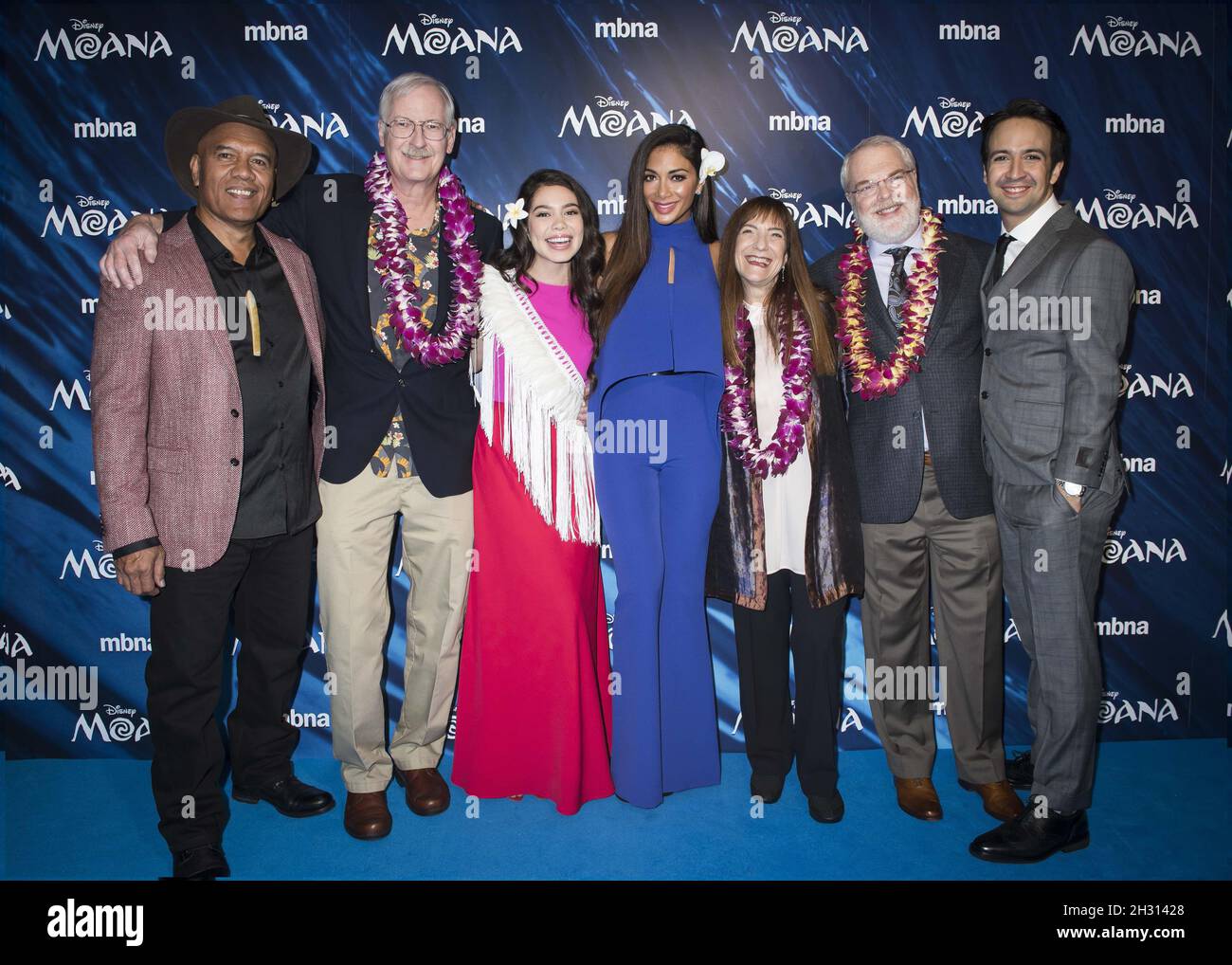 (L-R) Opetaia Foua'l, John Musker, Auli'i Cravalho, Nicole Scherzinger, Osnat Shurer, Ron Clements e Lin-Manuel Miranda partecipano alla proiezione DEL MOANA Gala al BAFTA, 195 Picadilly, Londra. Data foto: Domenica 20 novembre 2016. Il credito fotografico dovrebbe essere: Â© DavidJensen/EMPICS Entertainment Foto Stock