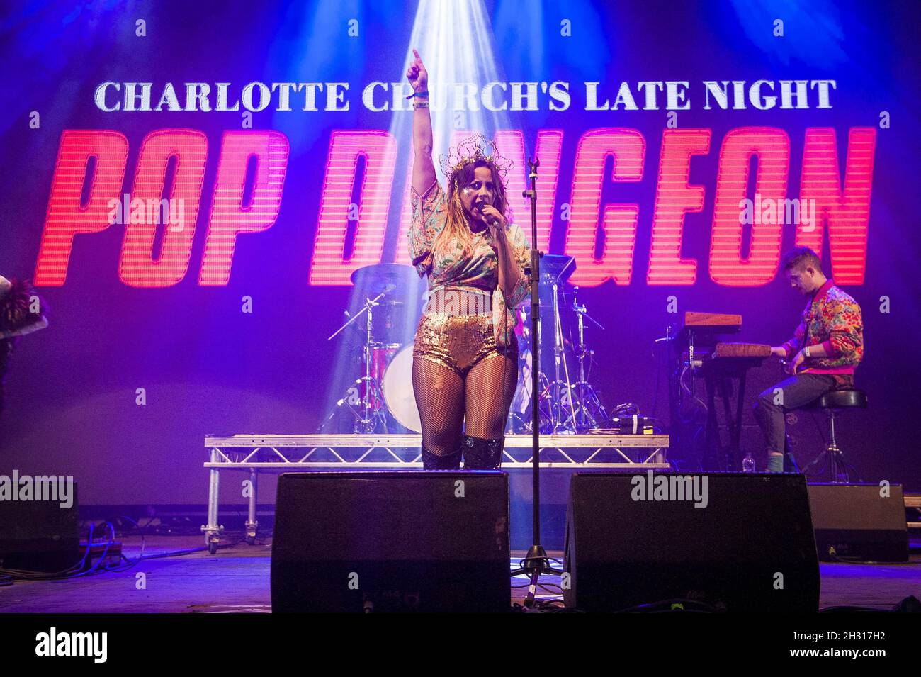 La Chiesa di Charlotte suona il suo Pop Dungeon Late Night dal vivo al Bestival 2017 al Castello di Lulworth - Wareham. Data foto: Sabato 9 settembre 2017. Il credito fotografico deve essere: David Jensen/EMPICS Entertainment Foto Stock