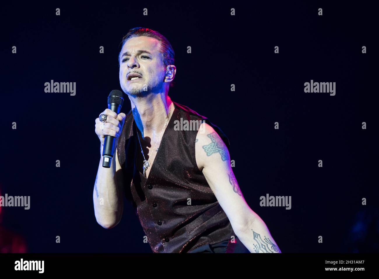 Dave Gahan di Depeche Mode si esibisce dal vivo al festival dell'isola di Wight al Seaclose Park di Newport. Data foto: Sabato 23 giugno 2018. Il credito fotografico deve essere: David Jensen/EMPICS Entertainment Foto Stock