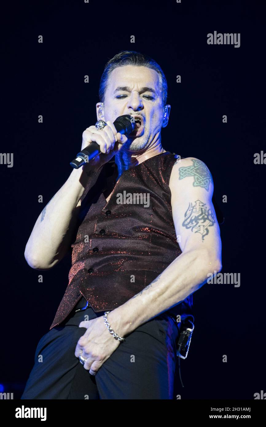 Dave Gahan di Depeche Mode si esibisce dal vivo al festival dell'isola di Wight al Seaclose Park di Newport. Data foto: Sabato 23 giugno 2018. Il credito fotografico deve essere: David Jensen/EMPICS Entertainment Foto Stock