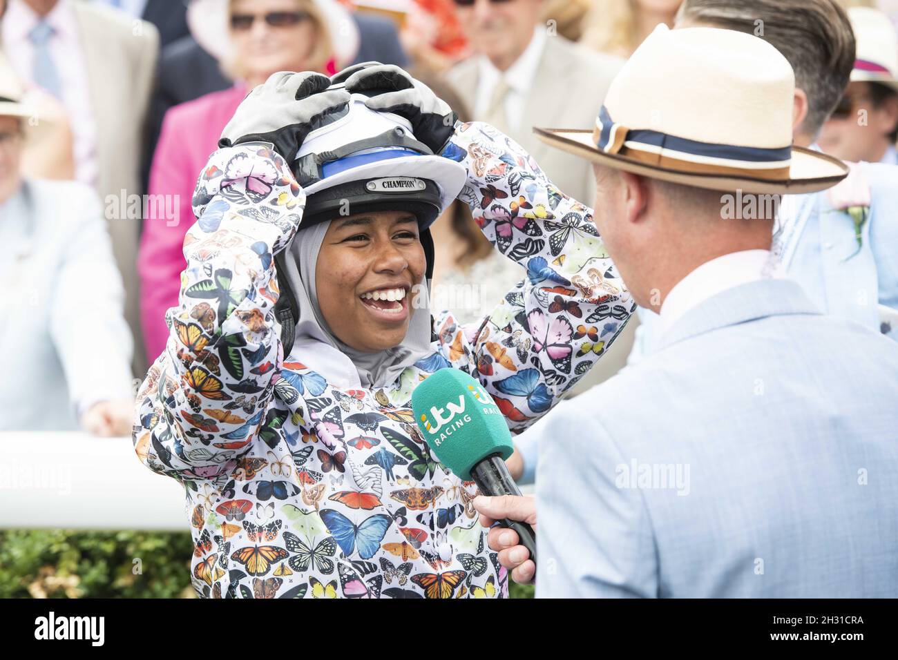 Khadijah Mellah vince la Magnolia Cup il terzo giorno del Qatar Goodwood Festival all'ippodromo di Goodwood, Chichester. Il credito dovrebbe essere: David Jensen/EMPICS Entertainment Foto Stock