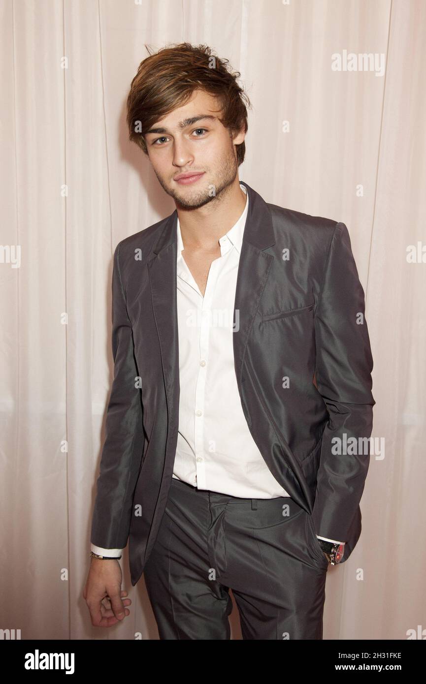 Douglas Booth partecipa alla festa di Natale del balletto nazionale inglese al St Martin's Lane Hotel, Londra. Foto Stock