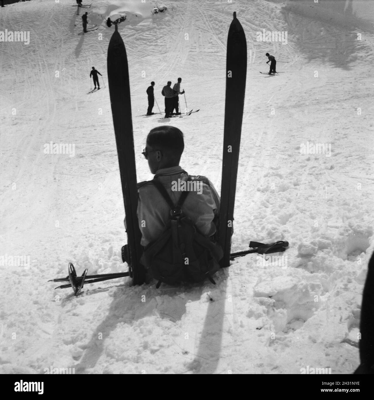 Skiausflug nach Immenstadt im Allgäu, Deutschland 1930er Jahre. Sciare Vacanza a Immenstadt nella zona Allgaeu, Germania 1930s. Foto Stock